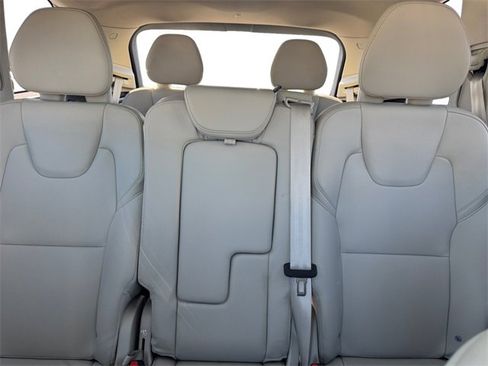 Used 2020 Volvo XC90 T5 Momentum w/ Protection Package Premier image 20