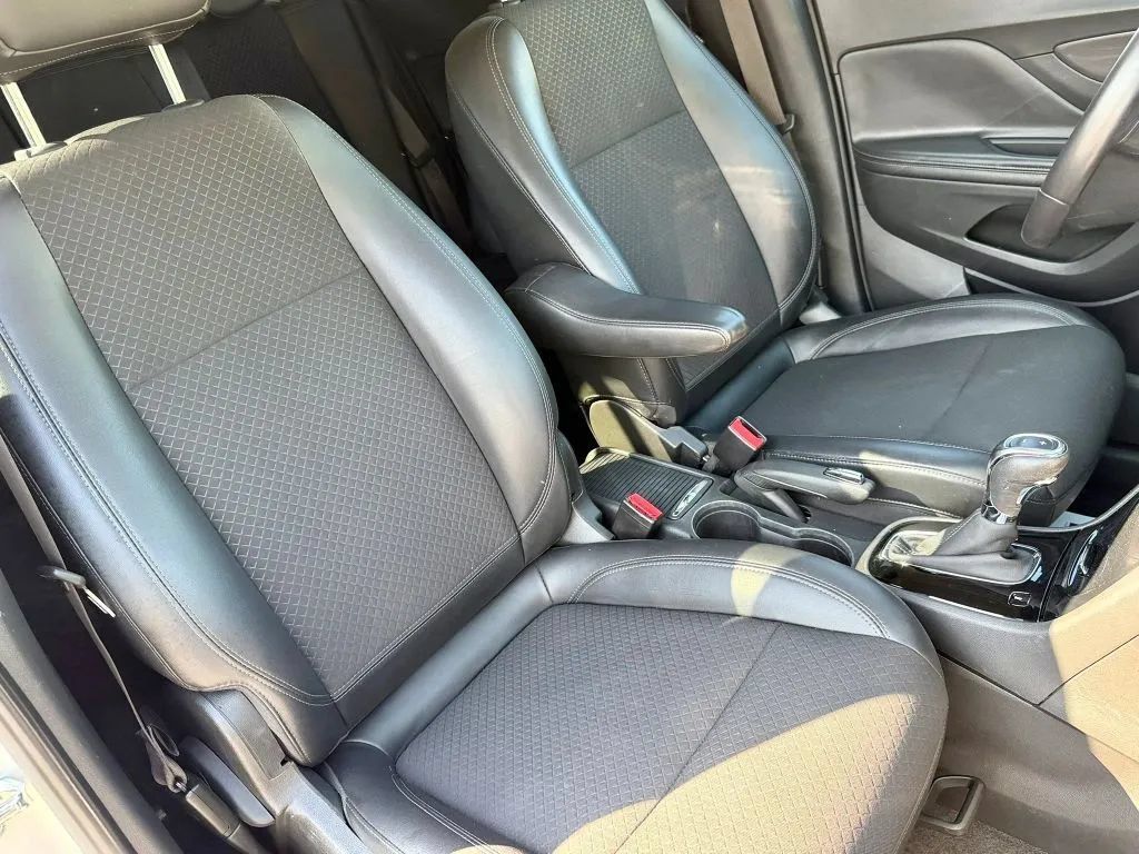 Used 2019 Buick Encore Sport Touring AWD/4WD image 17