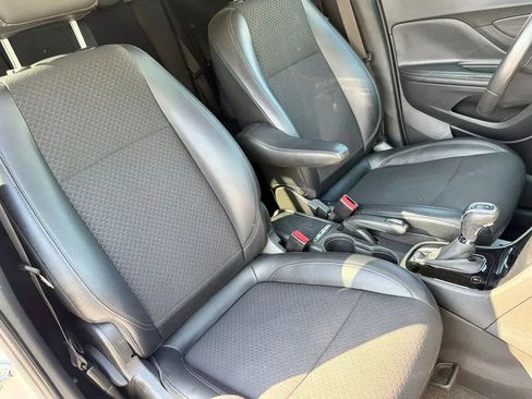 Used 2019 Buick Encore Sport Touring AWD/4WD image 17