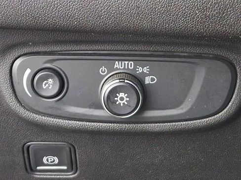 Used 2020 GMC Terrain SLE image 25