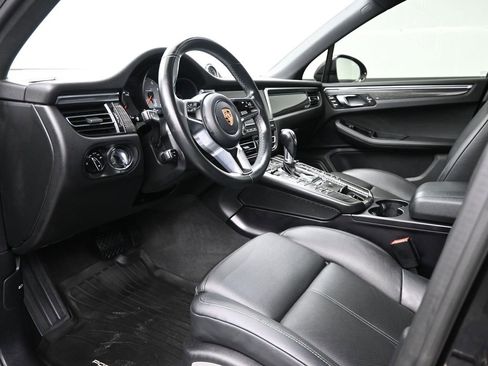 Used 2019 Porsche Macan S image 9