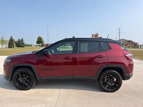 Used 2022 Jeep Compass Latitude AWD/4WD image 1