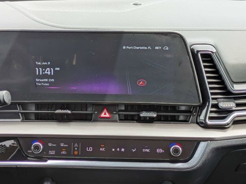 Used 2025 Kia Sportage EX FWD image 22