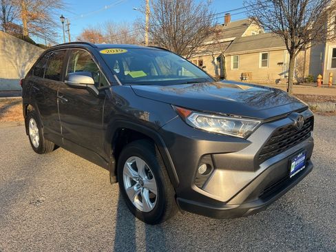 Used 2019 Toyota RAV4 XLE image 7