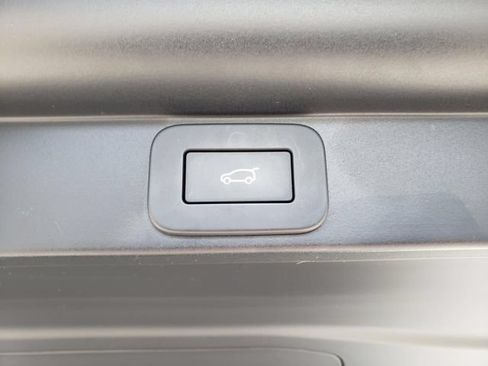 Used 2025 Land Rover Range Rover SE AWD/4WD image 11