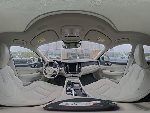 Used 2024 Volvo XC60 B5 Plus w/ Protection Package Premier AWD/4WD image 9
