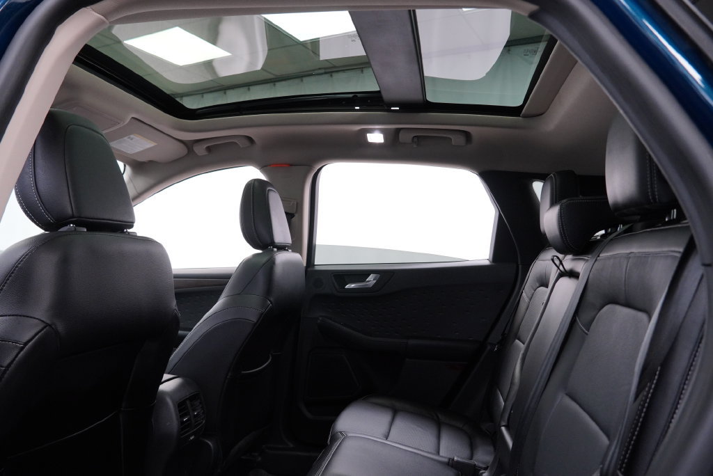 Used 2020 Ford Escape Titanium AWD/4WD image 4