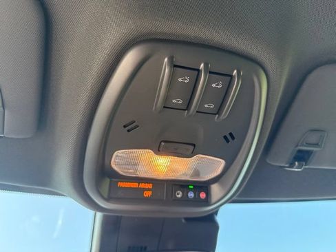 New 2026 Chevrolet Trax RS w/ Sunroof Package FWD image 32