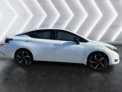 New 2025 Nissan Versa SR w/ Trunk Package image 9