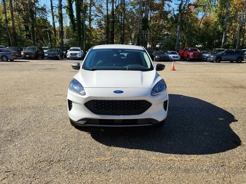 Used 2022 Ford Escape SE image 2