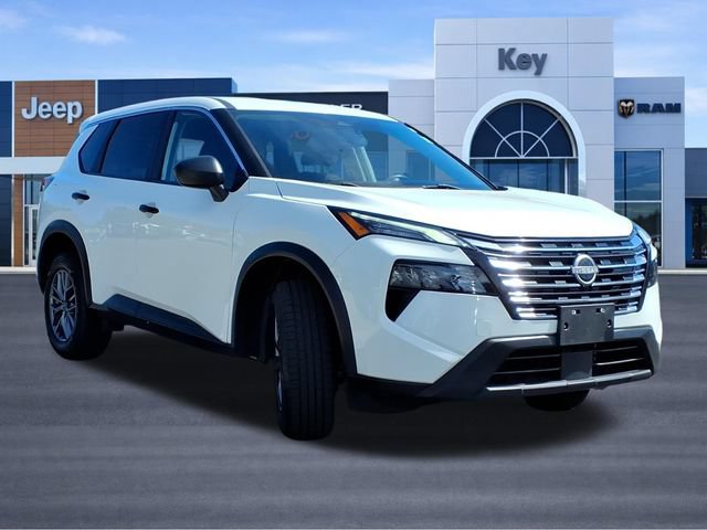 Used 2024 Nissan Rogue S AWD/4WD image 6