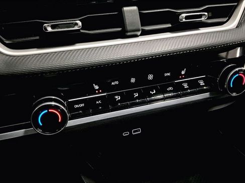 Used 2025 Chevrolet Equinox LT w/ Convenience Package II image 23