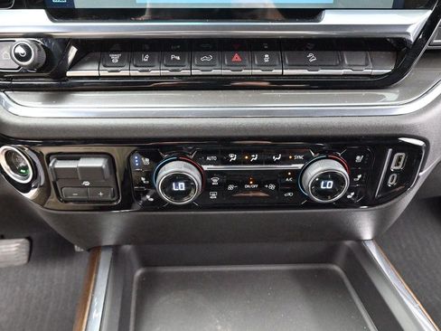 Used 2024 Chevrolet Silverado 2500 High Country w/ High Country Premium Package AWD/4WD image 25