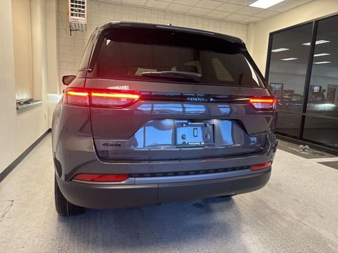 New 2026 Jeep Grand Cherokee Altitude AWD/4WD image 17