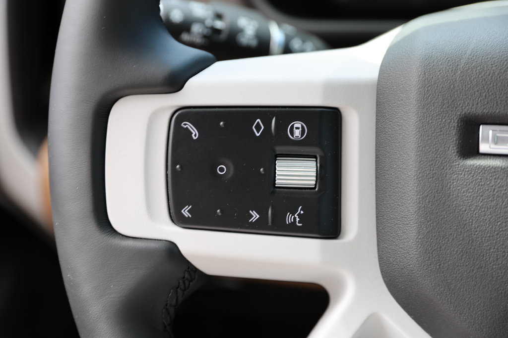 New 2026 Land Rover Defender 110 X-Dynamic SE AWD/4WD image 16