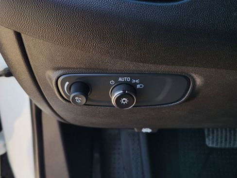 Used 2020 Chevrolet Equinox LS w/ LS Convenience Package image 27