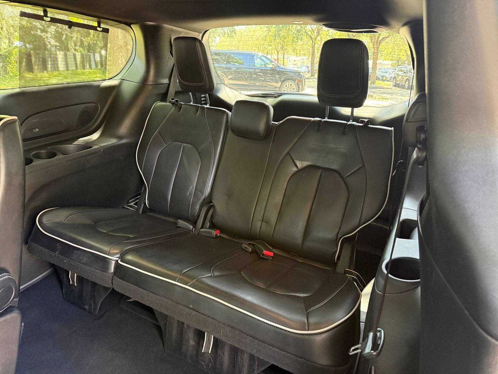 Used 2025 Chrysler Pacifica Limited FWD image 29