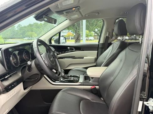 Used 2024 Kia Carnival EX FWD image 12