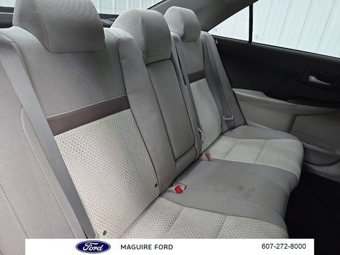 Used 2014 Toyota Camry LE FWD image 19