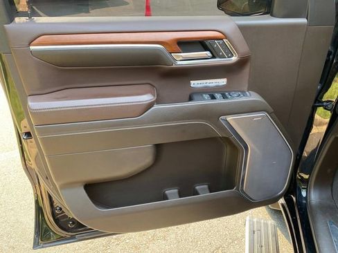 Used 2023 GMC Sierra 1500 Denali w/ Denali Reserve Package AWD/4WD image 12