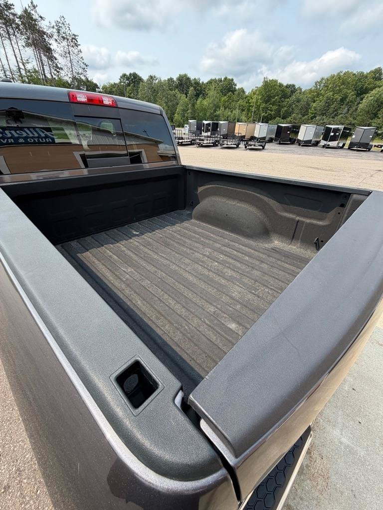 Used 2018 RAM 1500 Classic SLT AWD/4WD image 16