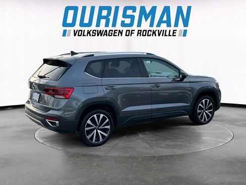 Used 2024 Volkswagen Taos SE image 6