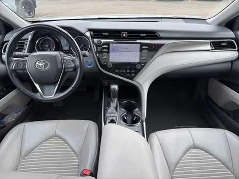 Certified 2019 Toyota Camry SE w/ Sunroof Package image 12