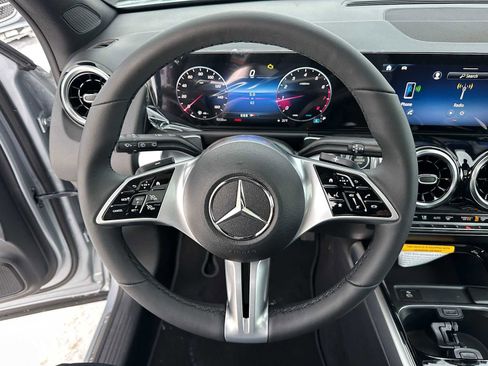 Used 2026 Mercedes-Benz GLB 250 4MATIC image 23