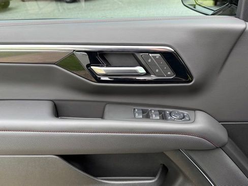 Used 2025 Chevrolet Suburban RST w/ Comfort Package RWD image 15