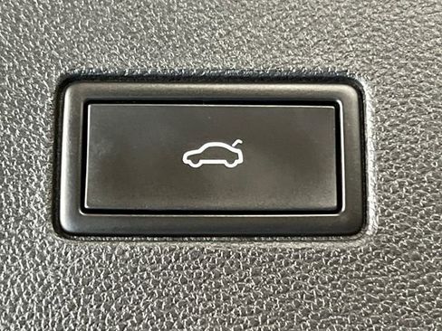 Used 2022 Volkswagen Atlas SEL Premium image 6