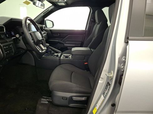 Certified 2025 Toyota 4Runner SR5 AWD/4WD image 3