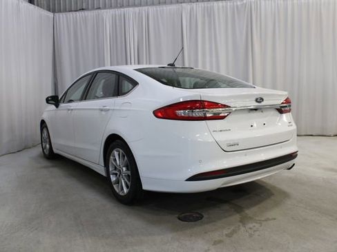 Used 2017 Ford Fusion SE w/ Fusion SE Technology Package image 23