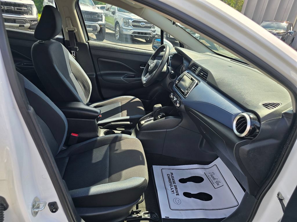 Used 2023 Nissan Versa SV FWD image 11