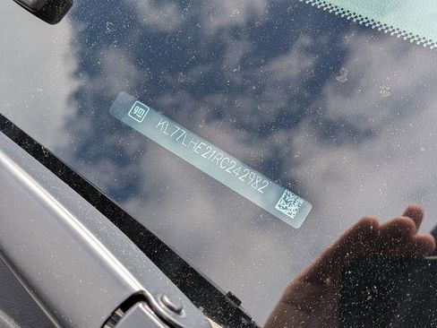 Used 2024 Chevrolet Trax LT w/ Sunroof Package image 7