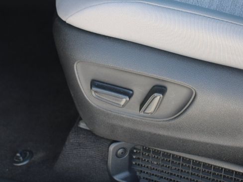 Certified 2025 Toyota Sienna LE w/ LE Plus Package FWD image 12