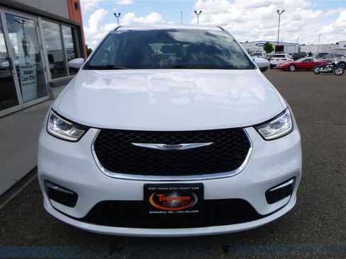 Used 2023 Chrysler Pacifica Touring-L FWD image 22