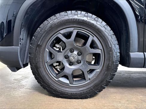 Used 2025 Honda Pilot TrailSport image 11