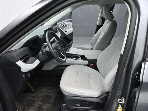 Used 2025 Ford Explorer Platinum w/ Ultimate Package AWD/4WD image 12