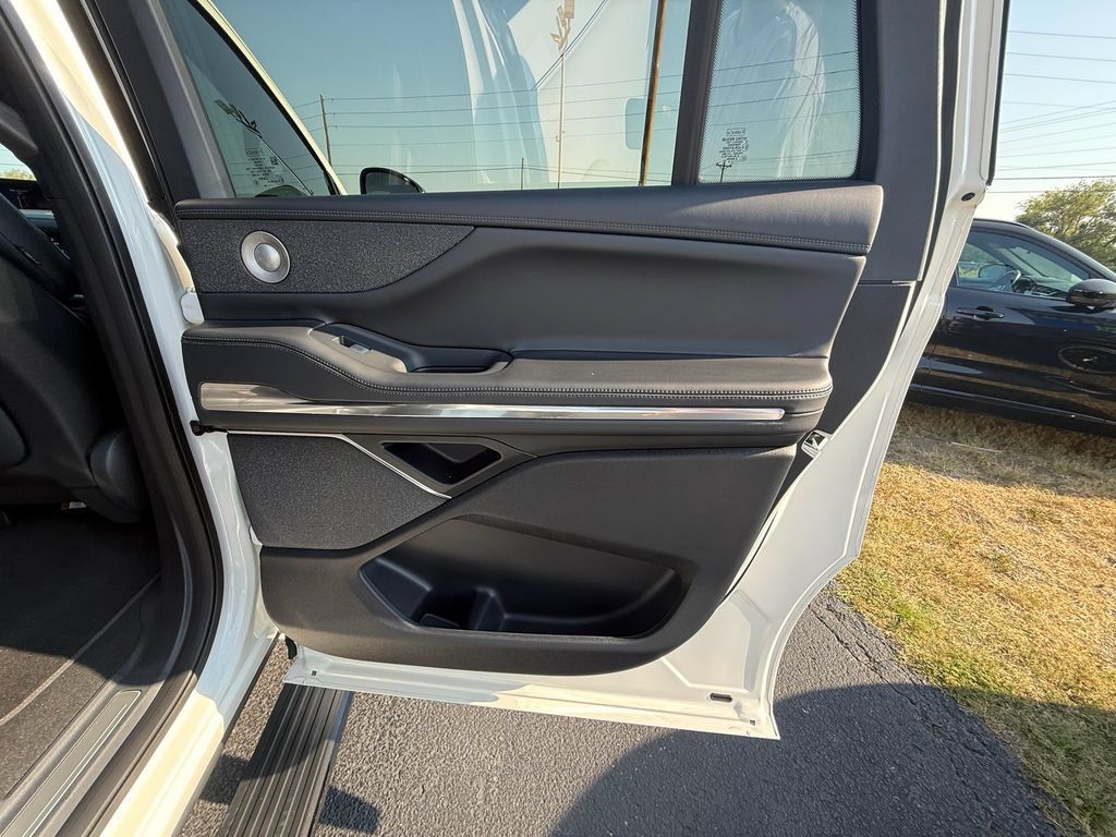 Used 2026 Lincoln Navigator L Reserve w/ Jet Appearance Package AWD/4WD image 22