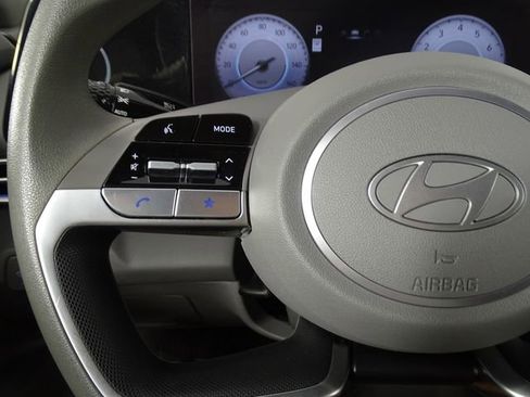 Used 2024 Hyundai Elantra SEL FWD image 23
