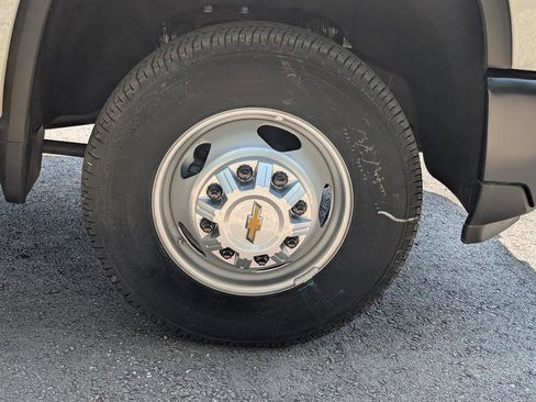 Used 2024 Chevrolet Silverado 3500 W/T w/ Snow Plow Prep Package image 7