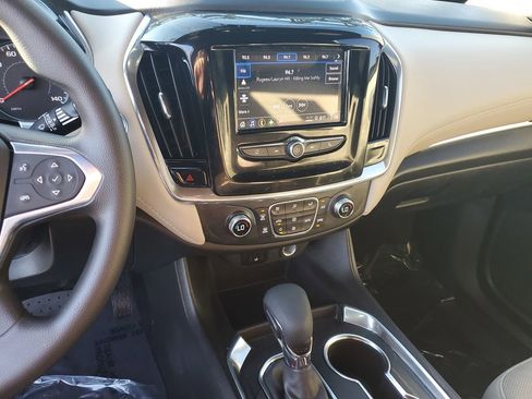 Used 2022 Chevrolet Traverse LS image 23