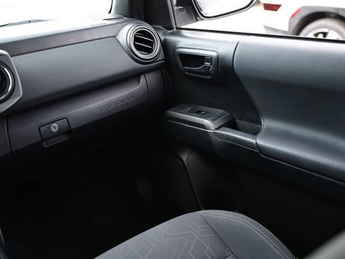 Used 2019 Toyota Tacoma TRD Sport image 31