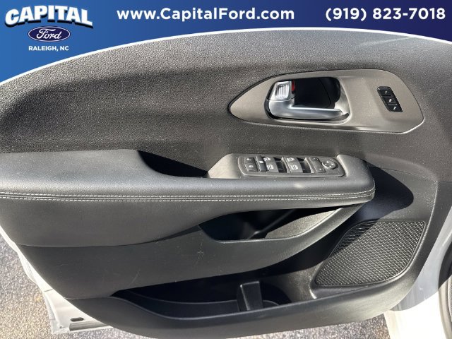 Used 2025 Chrysler Pacifica Select FWD image 20