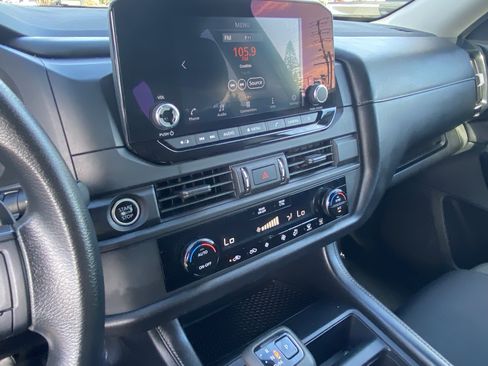 Used 2023 Nissan Pathfinder S image 20