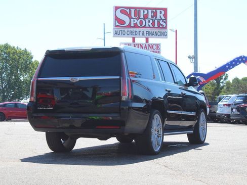 Used 2016 Cadillac Escalade ESV Luxury RWD image 4