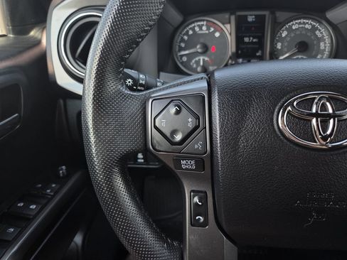 Used 2021 Toyota Tacoma TRD Off-Road AWD/4WD image 20