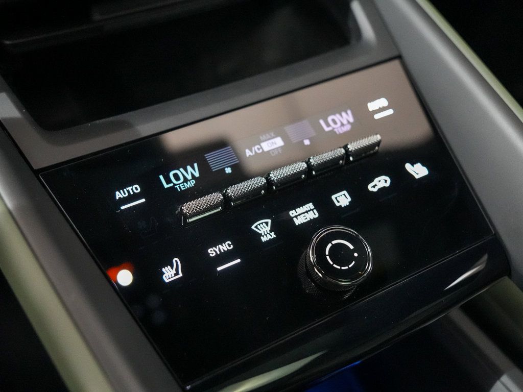 Certified 2024 Porsche Macan 4 Electric AWD/4WD image 17
