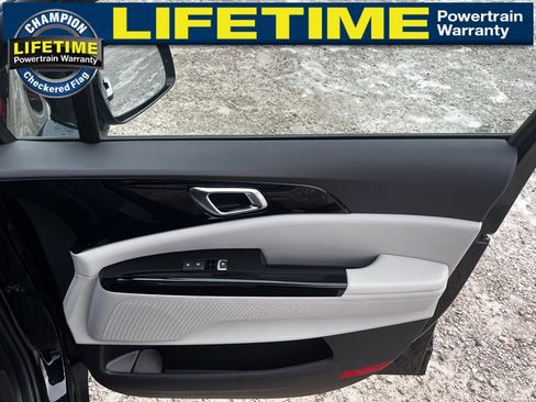 Used 2024 Kia Carnival SX image 37