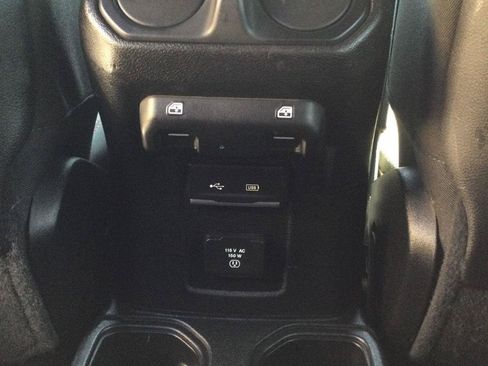 Used 2018 Jeep Wrangler Unlimited Rubicon AWD/4WD image 14